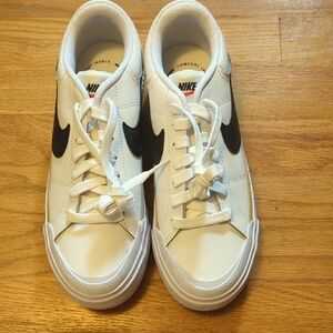 Nike Women's White and Black Comfort Sneakers